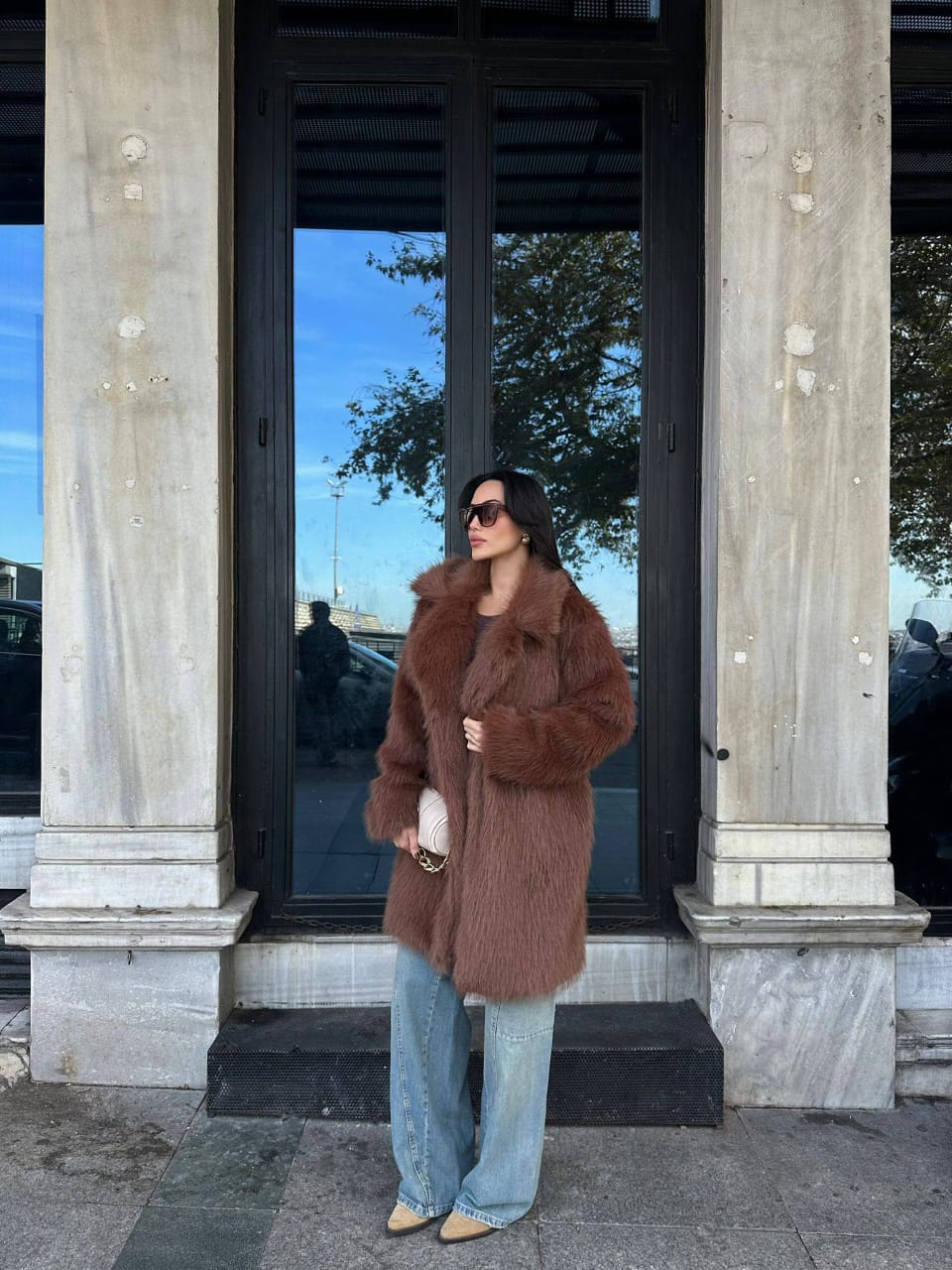 3e4b0a8e-24b4-4889-be7c-8e2ea8e070e7 Brown faux fur - Image 1