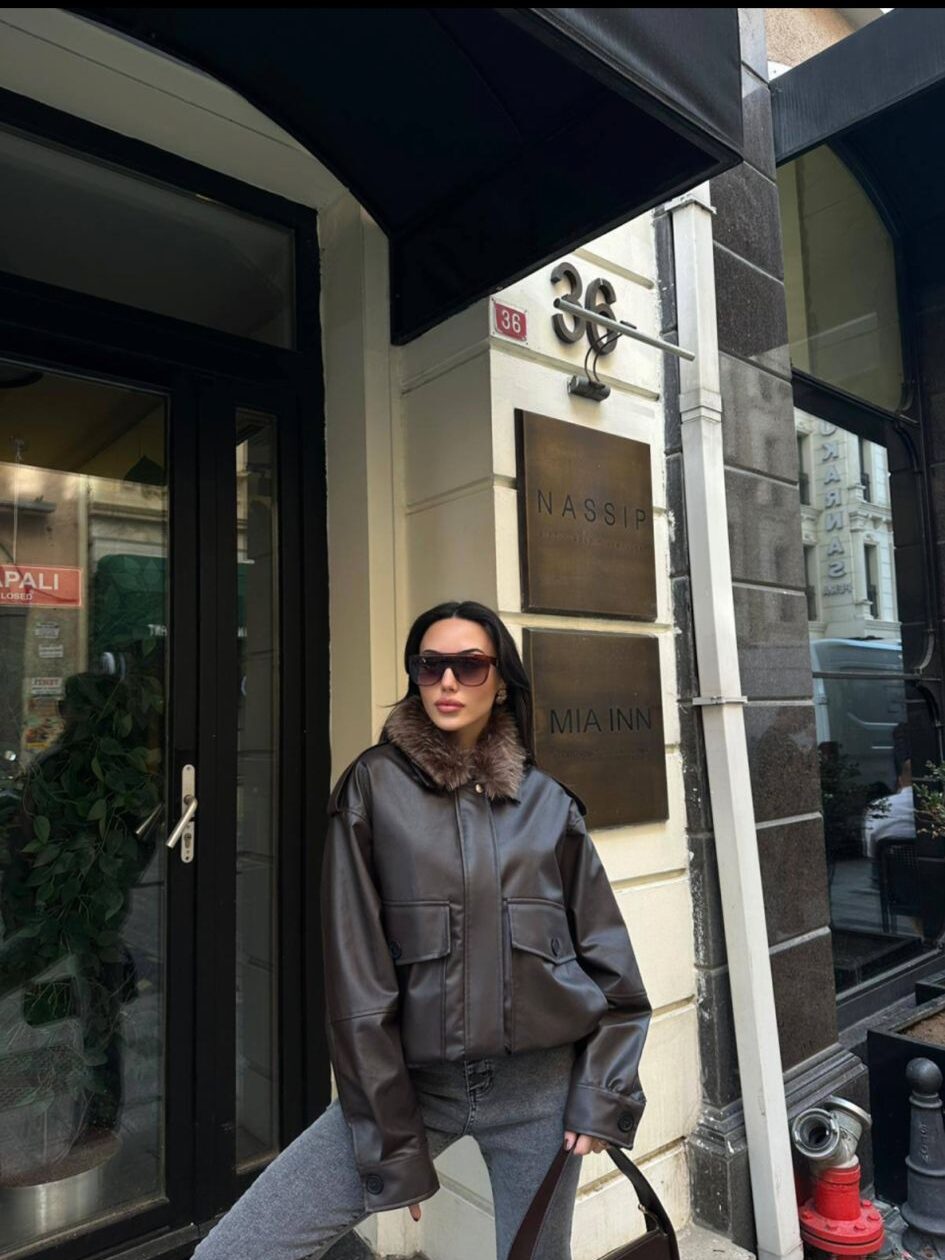 67e7c8c7-2829-4f38-a5dd-c76b5a853dea Brown leather jacket with fur collar - Image 1